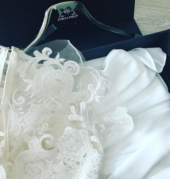 Andreea a aratat o mica parte din rochia ei de mireasa