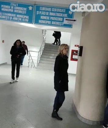 Oana Andoni a fost fotografiata la coada