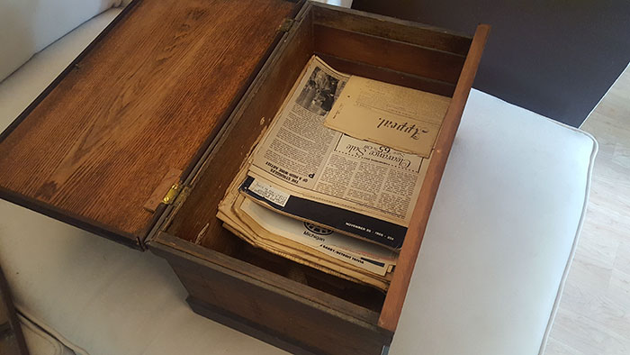 ziare vechi istorie colectie cutie