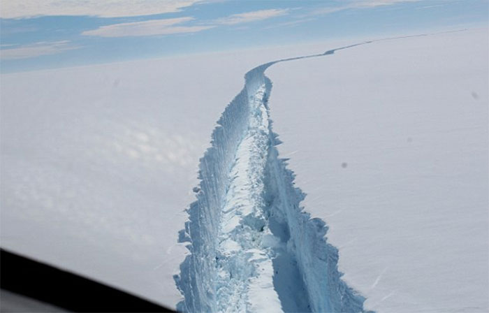 Iceberg de trilioane de tone