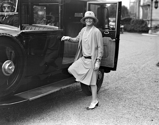 Coco Chanel a fost singura creatoare de moda care a fost inclusa in revista TIME, in topul celor mai influente persoane ale secolului XX