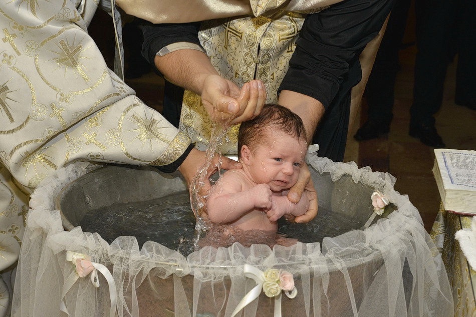 copil in cristelnita botez