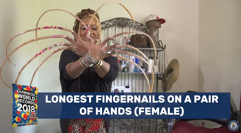 cele mai lungi unghii din lume 1