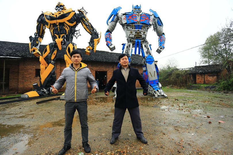 S-au apucat sa construiasca roboti uriasi ca in filmul Transformers