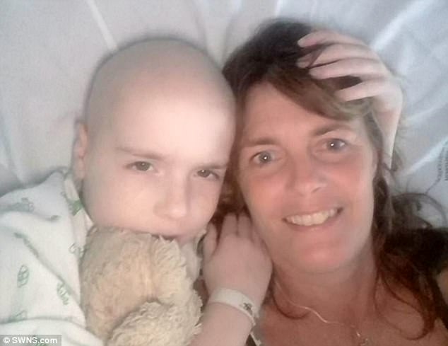 copil bolnav de cancer 