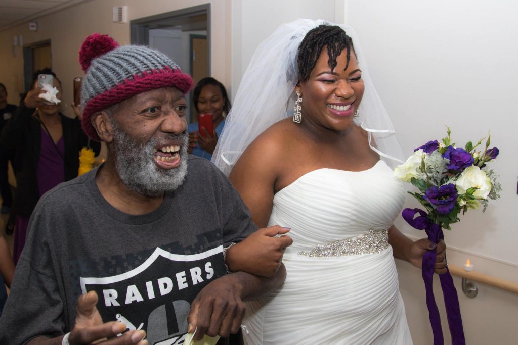 Aceasta mireasa si-a facut nunta la spital dintr-un motiv incredibil