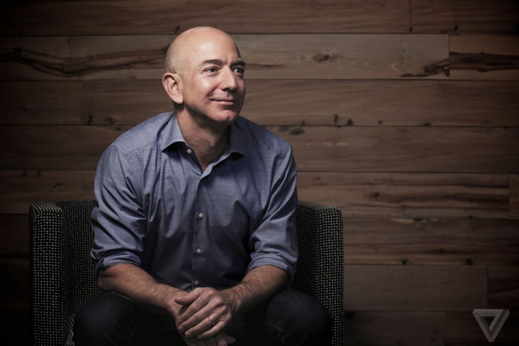 Cel mai bogat om din lume Jeff Bezos