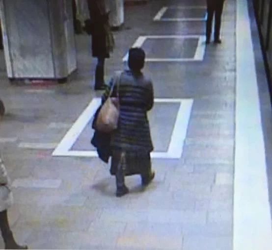 Nou incident la metrou! O femeie a fost amenintata de o alta femeie: 