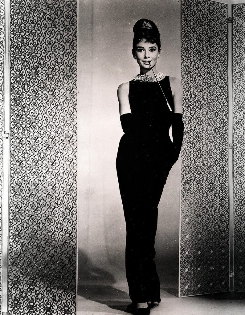 Rochia neagra pe care a purtat-o Audrey in ''Breakfast Tiffany's''a fost votata cea mai frumoasa tinuta din toate timpurile de pe marile ecrane