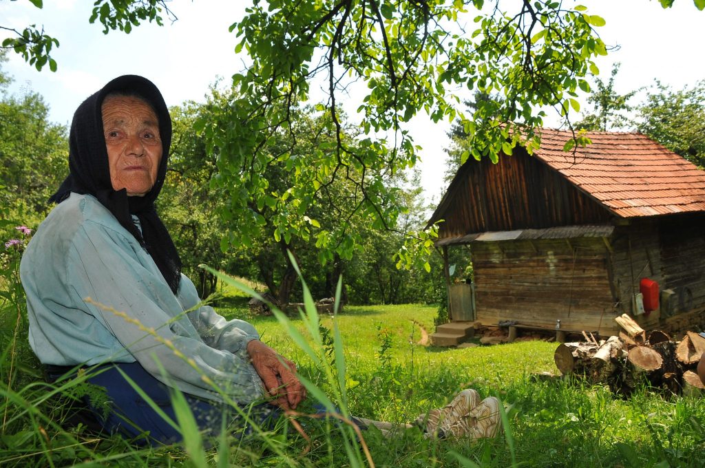 Satul din Romania in care mortii se ingroapa cu craci pe ei!