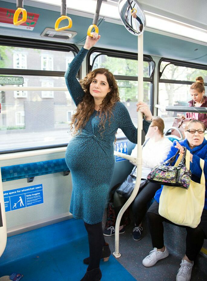 gravida in autobuz