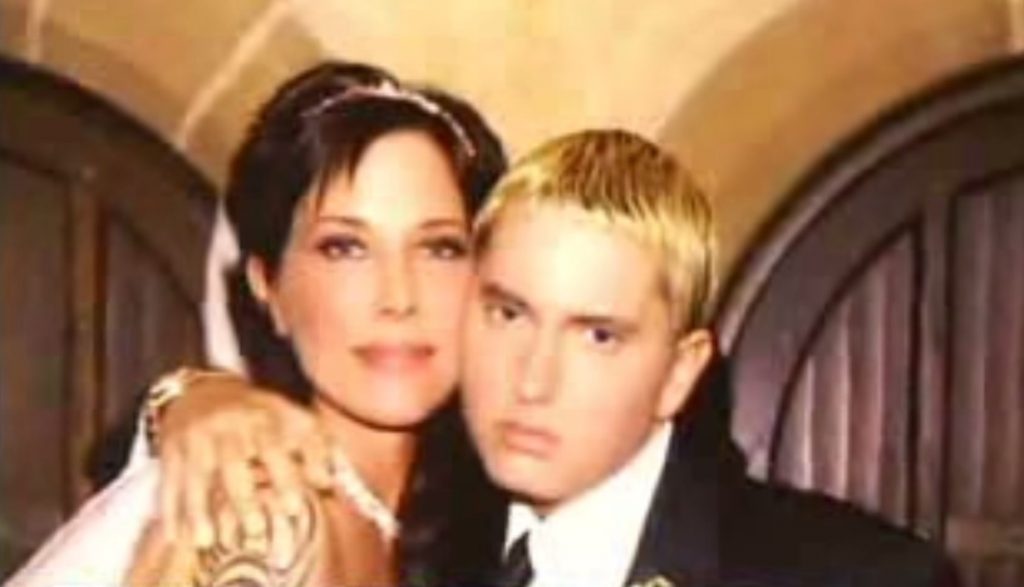 Asa arata acum fosta sotie a lui Eminem