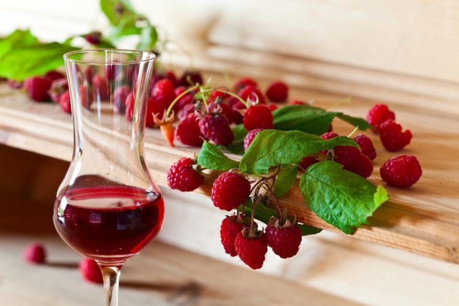 Vinul medicinal: ce este si cum se face. Regleaza tensiunea arteriala si previne cancerul