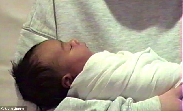 Kylie Jenner a devenit mamica pe 1 februarie