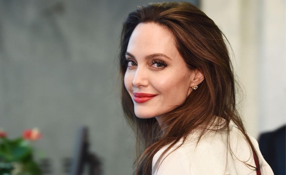 Angelina Jolie se marita!