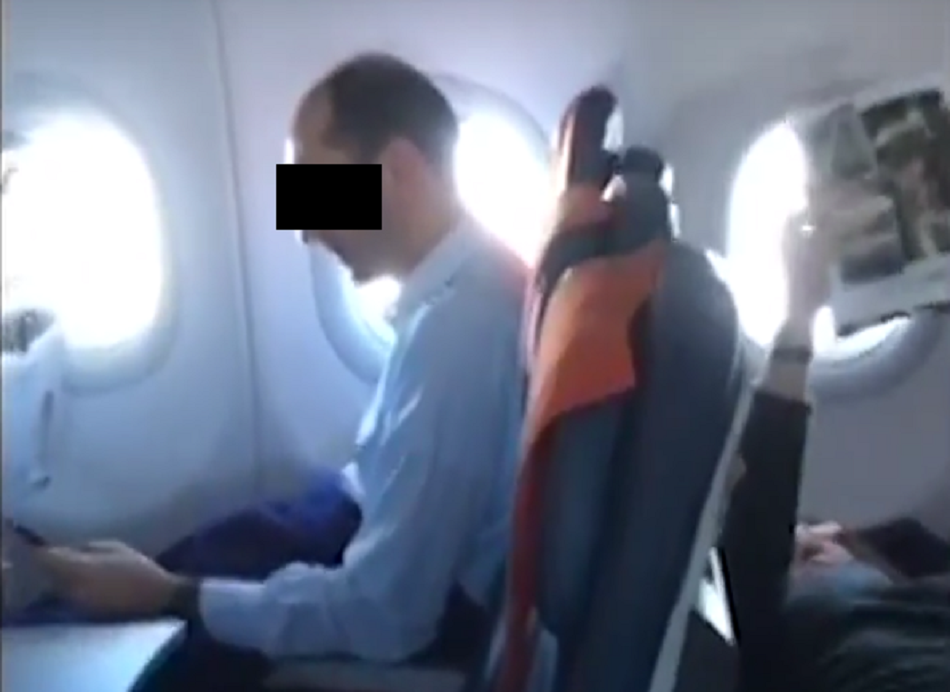 Pasagerii din avion au ramas socati cand au vazut ce face un barbat