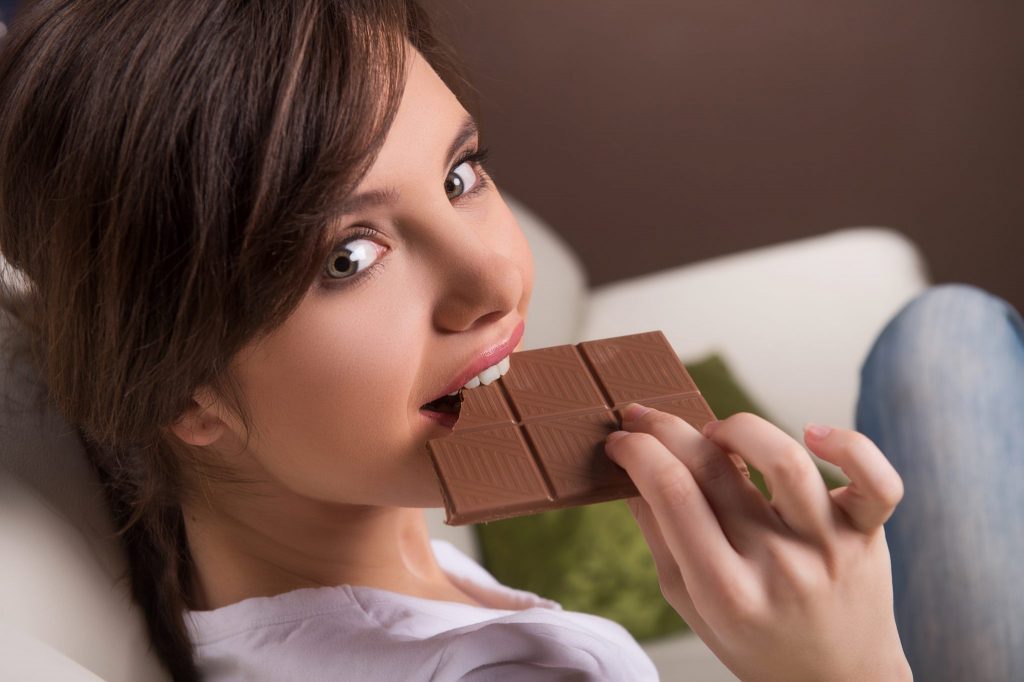De ce se albeste uneori ciocolata si cat e de nociva pentru organism