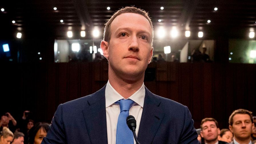 Cum a reactionat Mark Zuckerberg cand a fost intrebat daca Facebook isi spioneaza utilizatorii