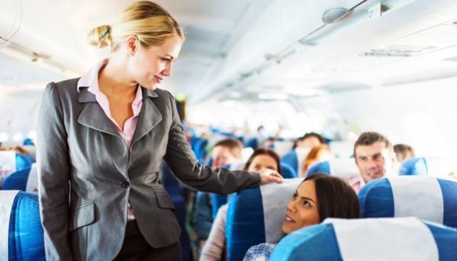 De ce stewardesele te roaga sa ridici obloanele geamurilor la aterizare si decolare