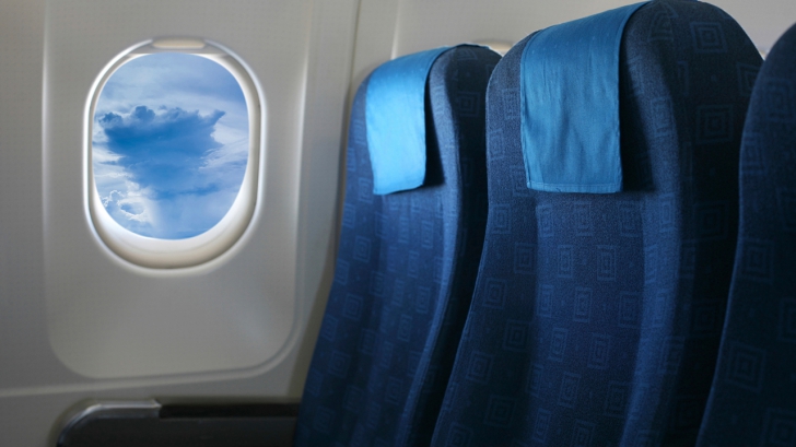 De ce stewardesele te roaga sa ridici obloanele geamurilor la aterizare si decolare