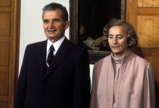 Elena Ceausescu il umilea pe Nicu!