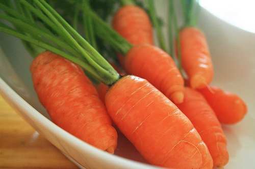 De ce este recomandat sa consumi suc de morcovi mai des? 