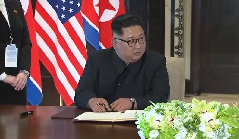 Motivul absurd pentru care Kim Jong-un nu a dorit sa foloseasca stiloul americanilor atunci cand s-a intalnit cu Donald Trump