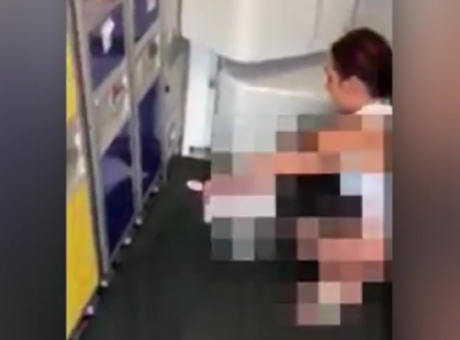 Pasagera a facut un gest socant cand i-a fost interzis sa mearga la toaleta