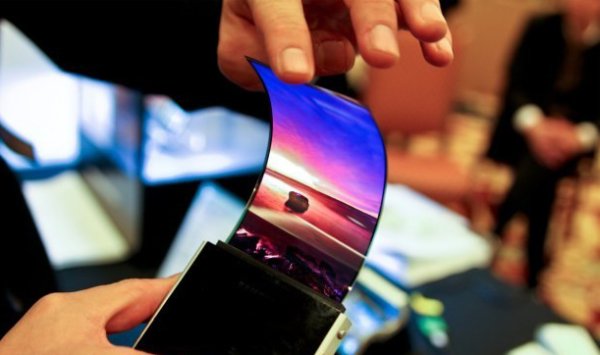 Ecranul flexibil dezvoltat de Samsung Display pentru mobile a trecut testele de siguranta