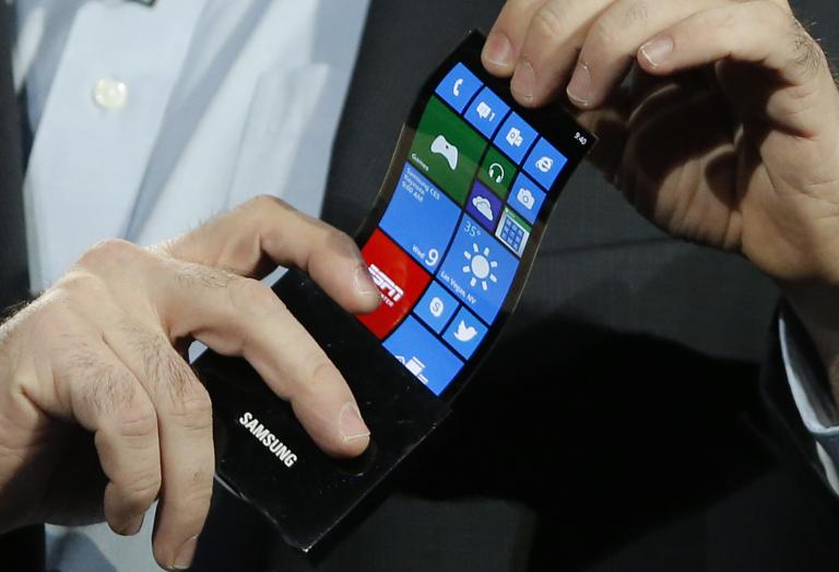 Ecranul flexibil dezvoltat de Samsung Display pentru mobile a trecut testele de siguranta