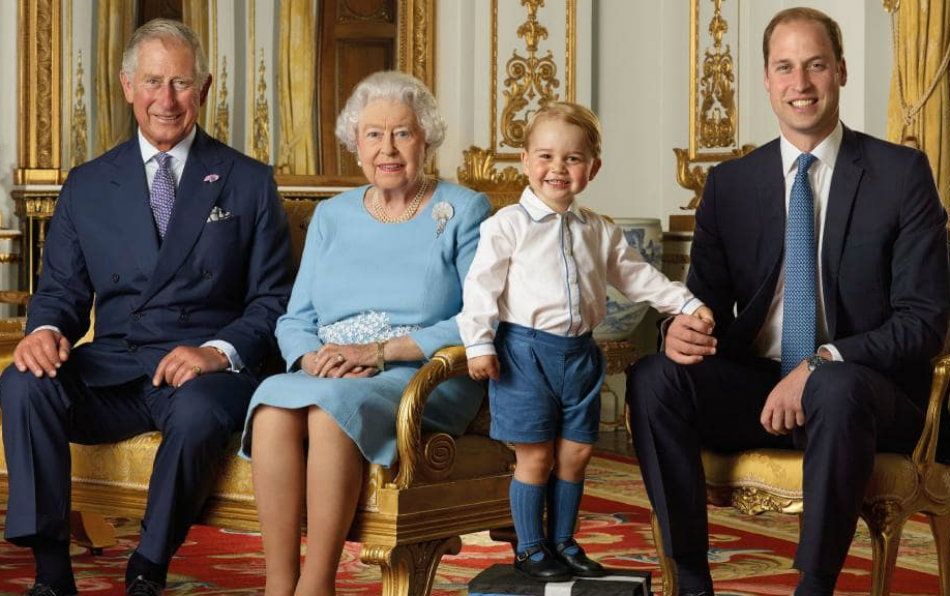 De ce Printul George trebuie sa faca reverenta in fata Reginei Elisabeta