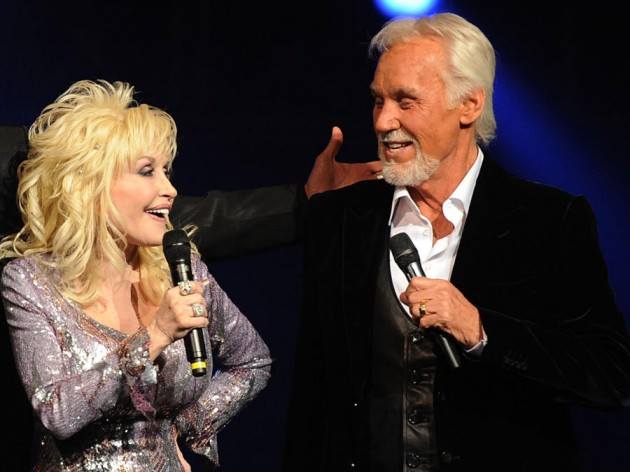 Dolly Parton divorteaza de Carl Dean Cantareata nu se potoleste cu flirturile