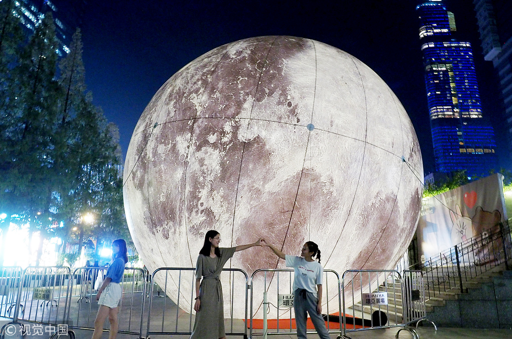 China plănuieşte să amplaseze în spaţiu o lună artificială.