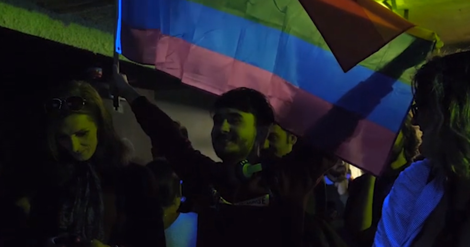 Lacrimi de fericire pentru comunitate LGBT