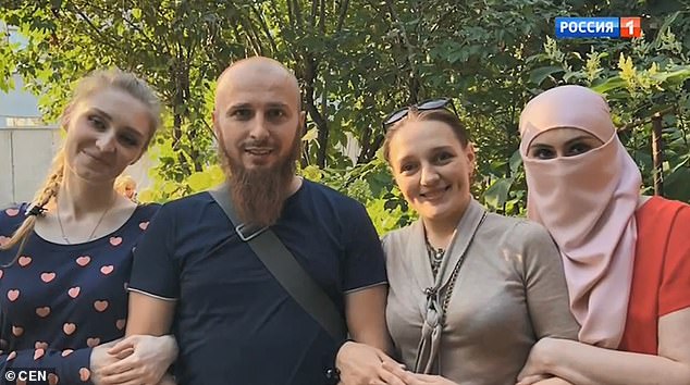 Rusul poligam cu 3 sotii! Cum decurge relatia lor intima