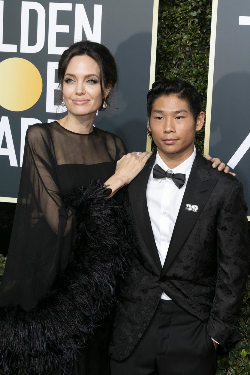 Angelina Jolie 'i-a spus fiului Pax ca Brad Pitt nu a vrut sa il adopte'