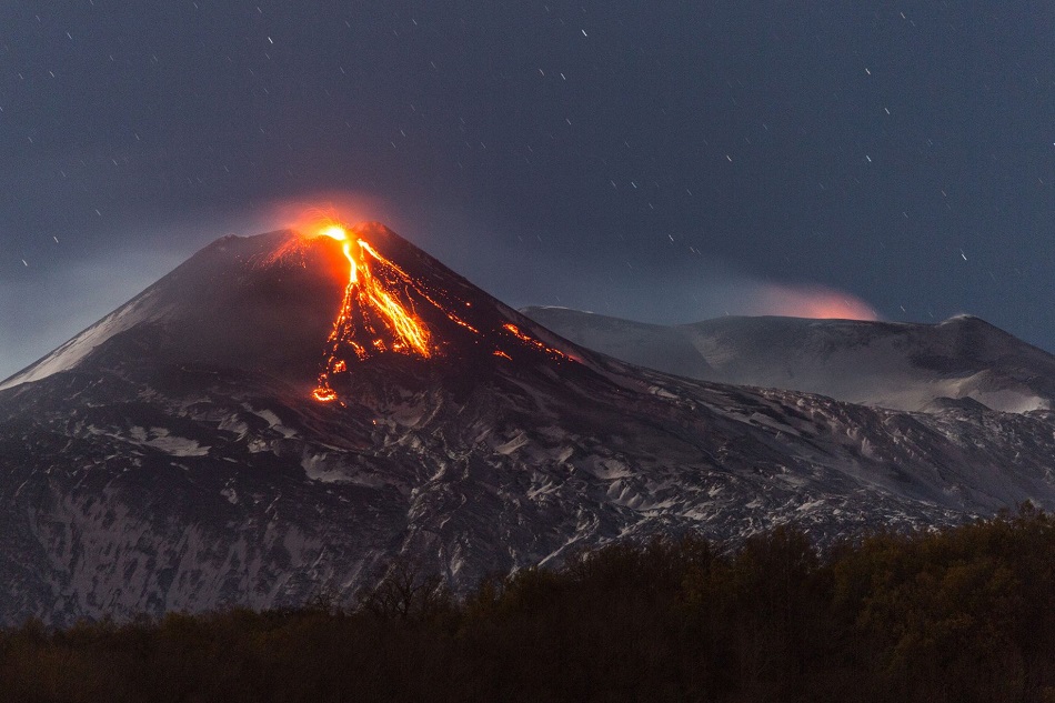 Vulcanul Etna a erupt