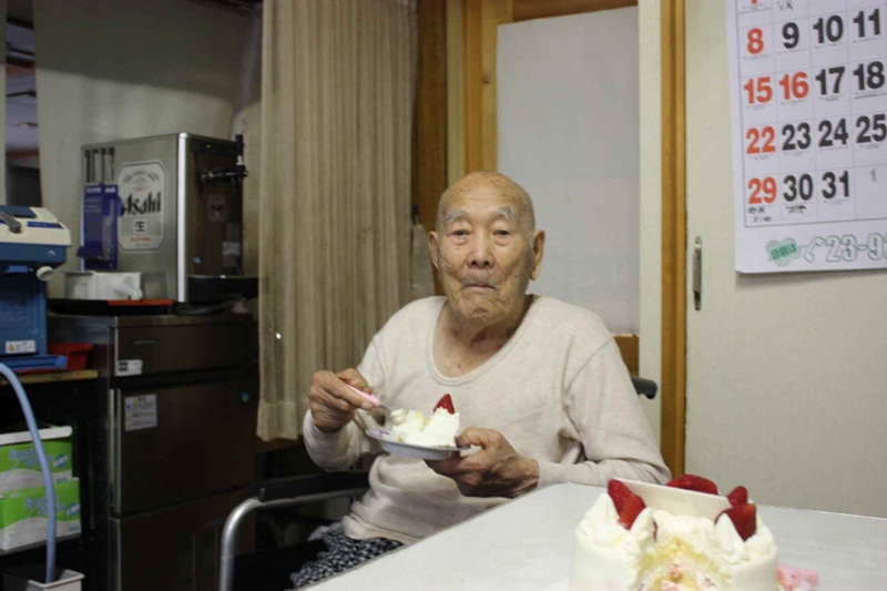 Cel mai batran barbat din lume a murit. Masazo Nonaka avea 113 ani