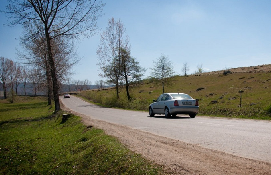 Locul din Romania unde masinile urca singure in panta, in loc sa coboare