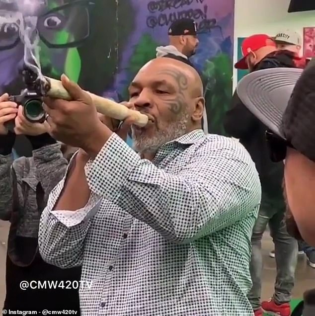Mike Tyson, campion la fumat marijuana