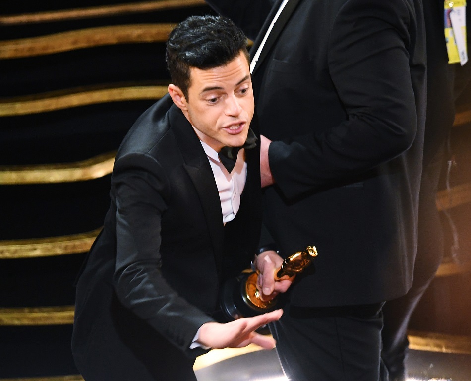Momentul in care Rami Malek cade de pe scena, la Premiile Oscar 2019