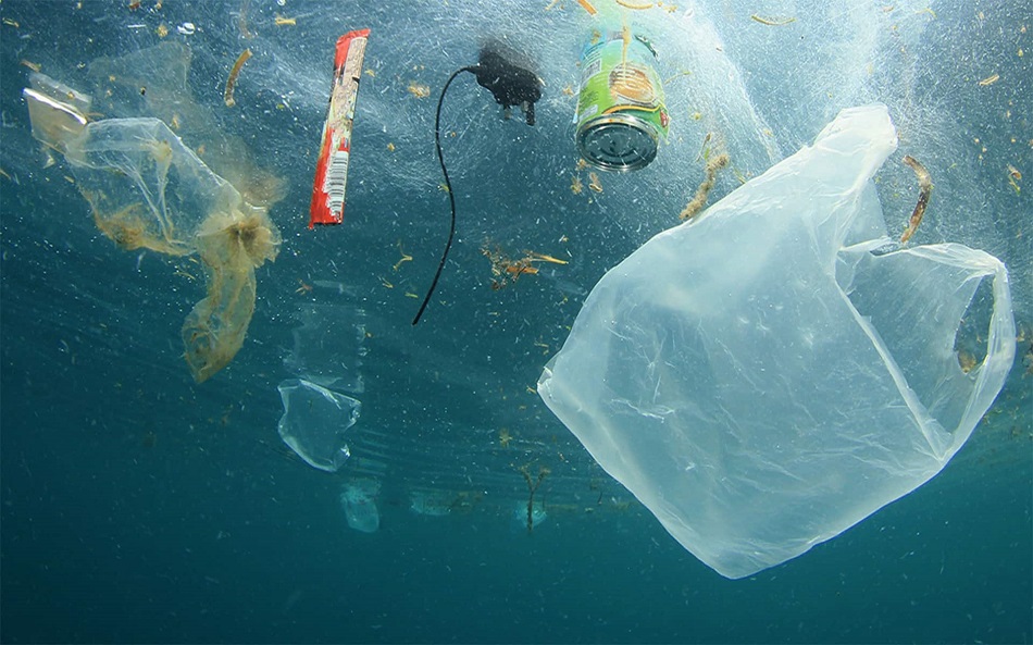 Poluarea cu microplastic ne ucide marile si oceanele