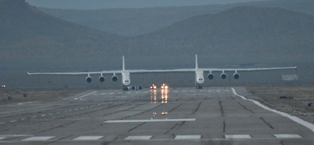 Cel Mai Mare Avion Din Lume A Decolat Pentru Prima Oara