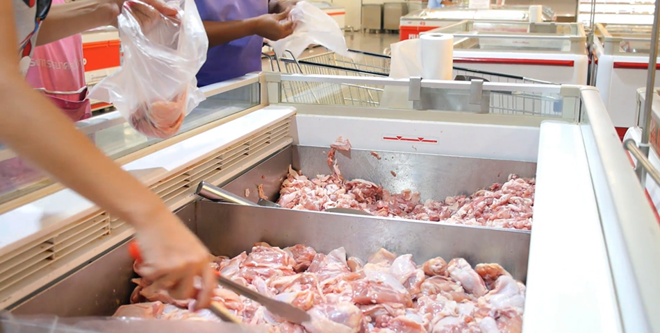 S-a gasit carne de pasare infectata in supermarketuri