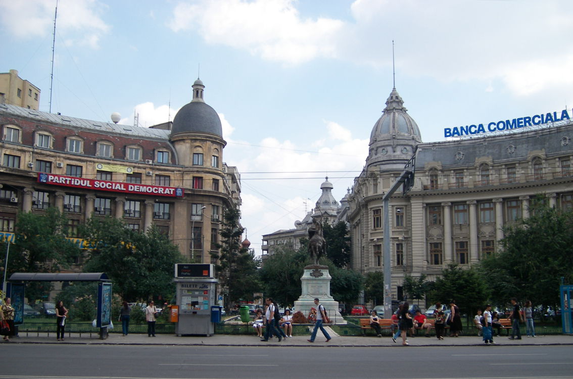 Statuile din Piața Universității din București