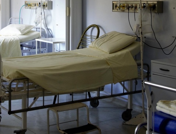 Un bărbat de 48 de ani a decedat, marţi, pe scările Spitalului Judeţean de Urgenţă Craiova, la scurt timp după ce a fost externat din Clinica de Cardiologie.