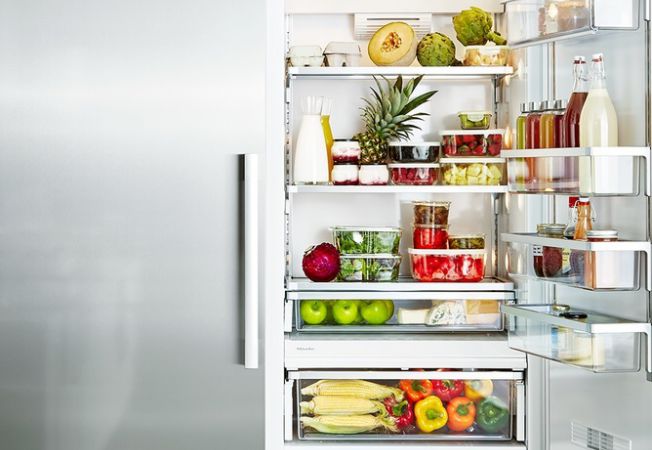Trucul care te poate scăpa de mirosurile neplăcute din frigider