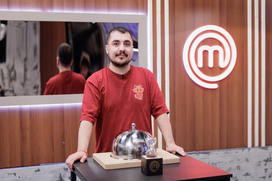 Petre Catana revine &icirc;n sezonul 10 MasterChef Rom&acirc;nia: &bdquo;Voi fi dr&#259;cu&#537;orul din Camera &Icirc;ncins&#259;, unde presiunea cre&#537;te &#537;i unde concuren&#539;ii vor fi testa&#539;i la limit&#259;&rdquo;