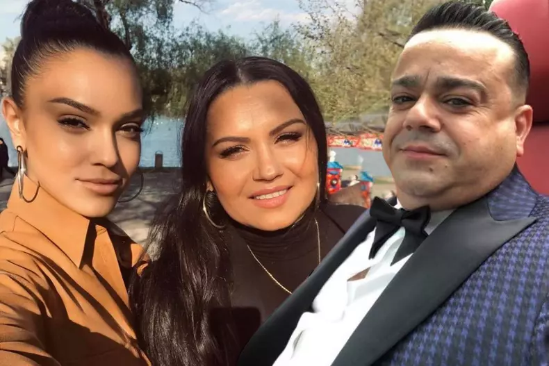 Cum &icirc;l cheam&#259; pe Adrian Minune, de fapt. Ce scrie &icirc;n buletinul artistului