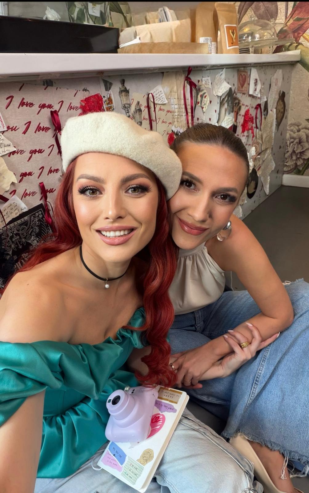 Poza pentru articolul Elena Gheorghe și Adela Popescu lansează „Îți mulțumesc pentru că ești” – o piesă manifest despre prietenie adevărată și recunoștință